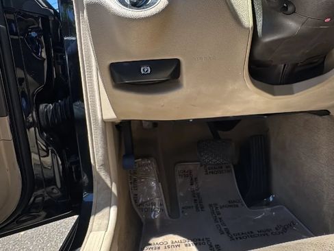 Used 2011 Mercedes-Benz C 300 Sedan image 12