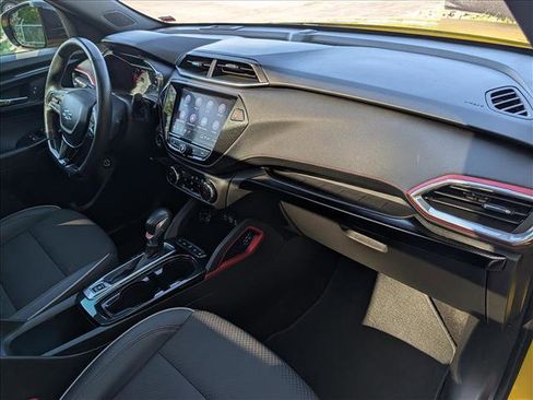 Used 2023 Chevrolet TrailBlazer RS w/ Sun and Liftgate Package FWD image 13