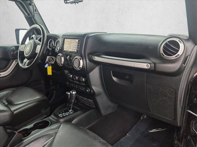 Used 2018 Jeep Wrangler Sahara w/ Connectivity Group AWD/4WD image 24