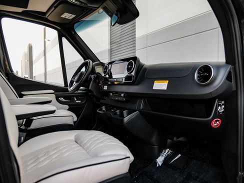 Used 2023 Mercedes-Benz Sprinter 3500 image 40