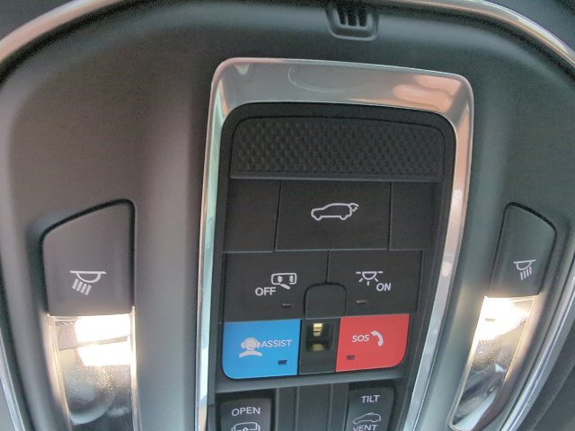 Used 2025 Jeep Grand Cherokee Altitude AWD/4WD image 21