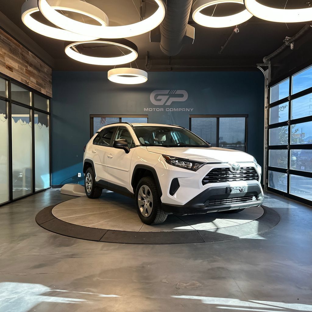 Used 2021 Toyota RAV4 LE AWD/4WD image 1