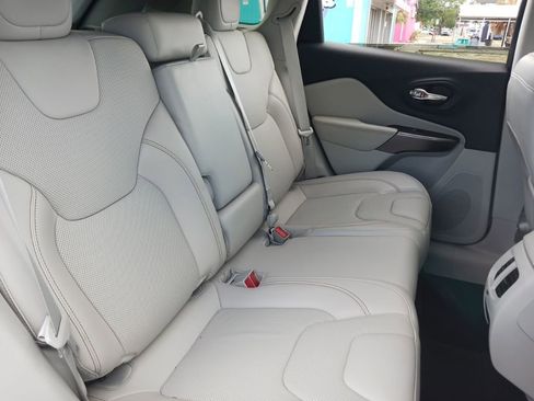 Used 2020 Jeep Cherokee Limited FWD image 18