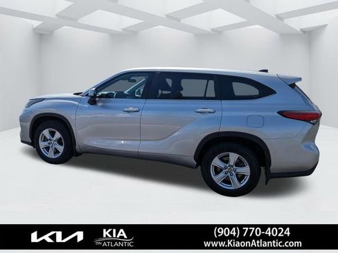 Used 2023 Toyota Highlander L FWD image 6