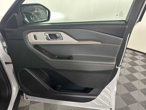 New 2025 Ford Explorer Active image 17