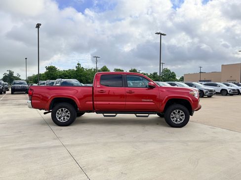 Used 2019 Toyota Tacoma SR5 RWD image 6