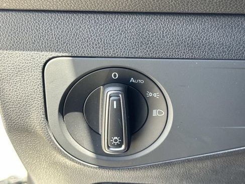 Used 2023 Volkswagen Tiguan SE w/ Panoramic Sunroof Package FWD image 18
