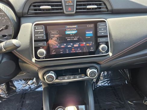 Used 2022 Nissan Versa SR image 12