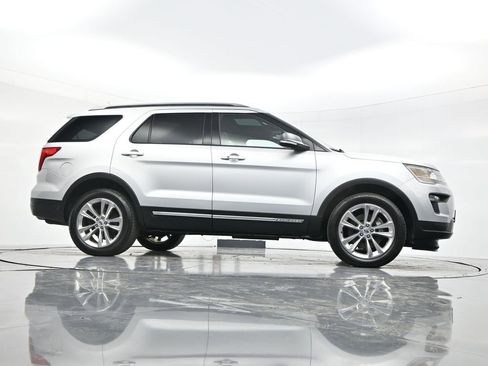 Used 2018 Ford Explorer XLT w/ Equipment Group 202A AWD/4WD image 50