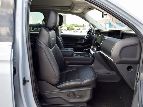 New 2025 Ford Expedition Platinum w/ Driver's Package image 25