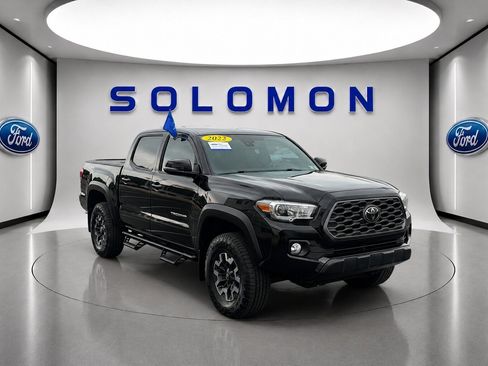Used 2022 Toyota Tacoma TRD Off-Road AWD/4WD image 3
