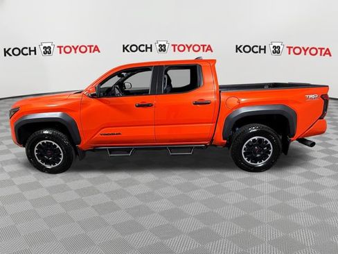 Used 2024 Toyota Tacoma TRD Off-Road w/ TRD Off Road Premium Package AWD/4WD image 4