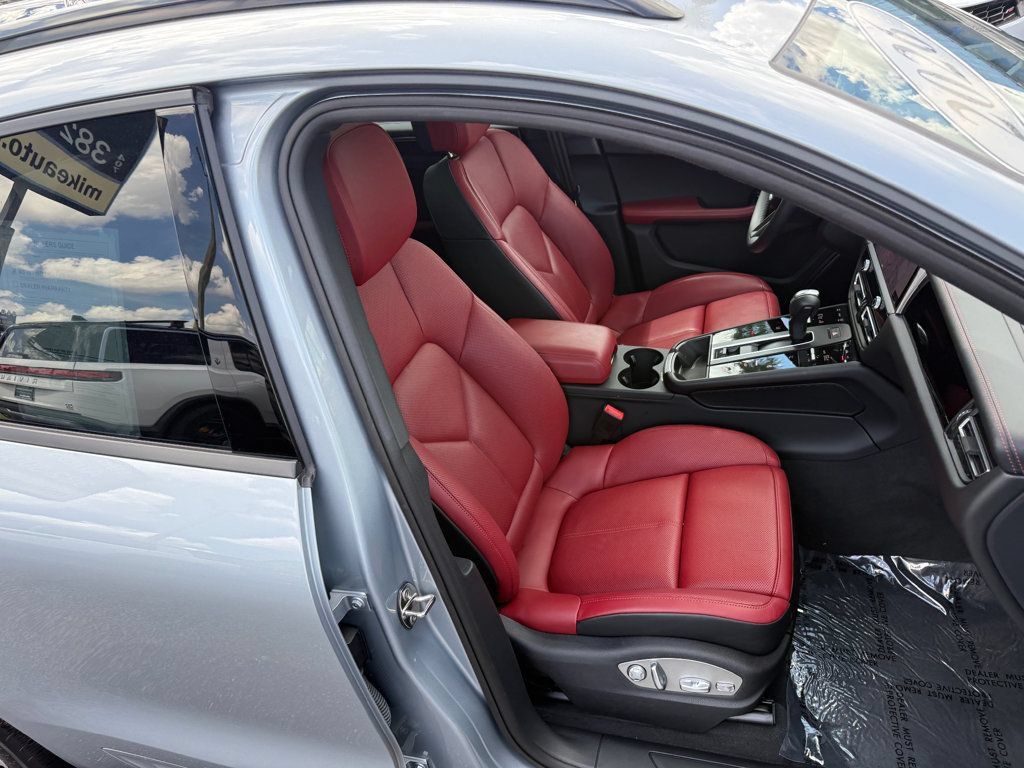 Used 2026 Porsche Macan AWD/4WD image 36