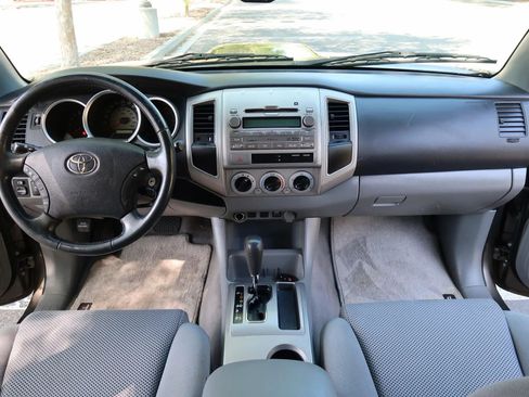 Used 2009 Toyota Tacoma PreRunner image 18