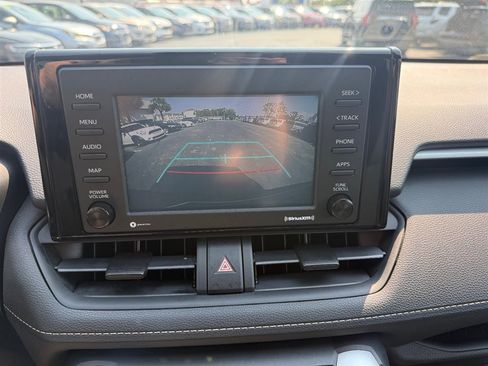 Used 2020 Toyota RAV4 LE FWD image 21