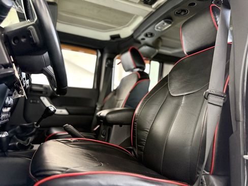 Used 2015 Jeep Wrangler Unlimited Rubicon w/ Max Tow Package image 14