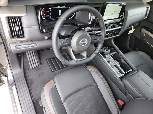 New 2025 Nissan Pathfinder Platinum image 6
