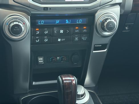 Used 2018 Toyota 4Runner Limited AWD/4WD image 37