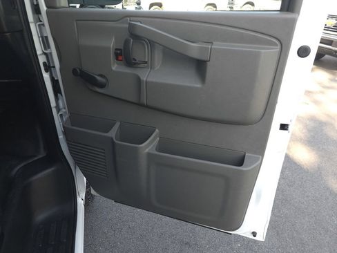 Used 2019 Chevrolet Express 3500 image 17