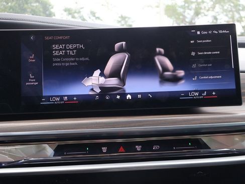 Used 2025 BMW 740i w/ Premium Package RWD image 53