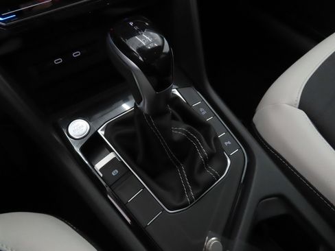 New 2025 Volkswagen Taos SE image 17