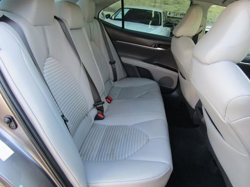 Used 2018 Toyota Camry SE image 12