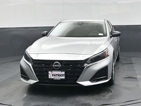 Used 2024 Nissan Altima 2.5 S FWD image 8