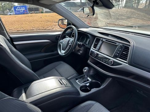 Used 2019 Toyota Highlander Plus image 19