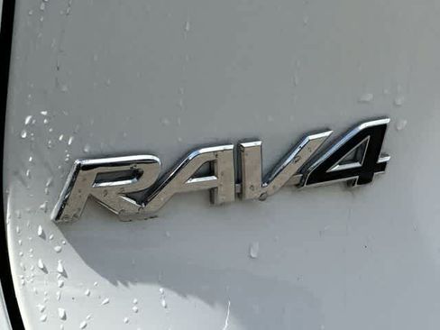 Used 2022 Toyota RAV4 XLE w/ Convenience Package AWD/4WD image 19