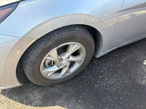 Certified 2021 Hyundai Elantra SE FWD image 4