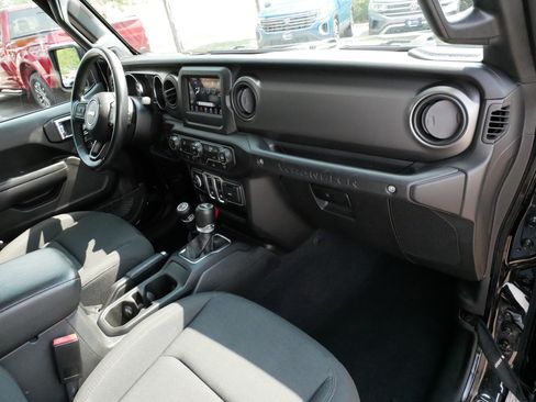 Used 2022 Jeep Wrangler Sport AWD/4WD image 10
