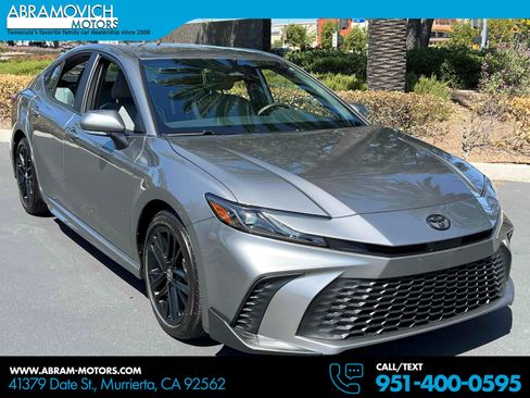 Used 2025 Toyota Camry SE w/ Convenience Package FWD image 1