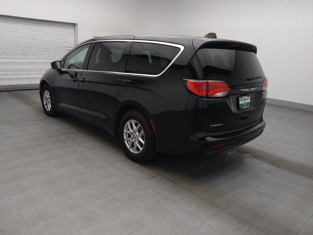 Used 2024 Chrysler Voyager LX FWD image 3