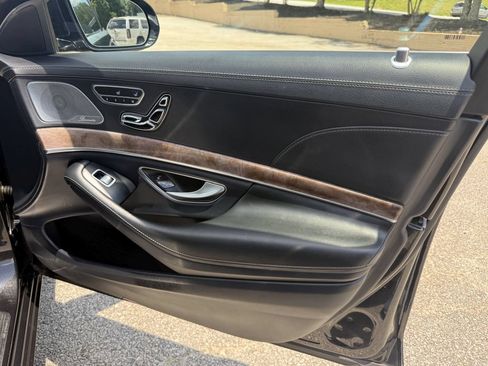 Used 2018 Mercedes-Benz S 560 Sedan image 33