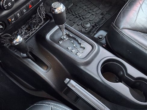 Used 2014 Jeep Wrangler Unlimited Rubicon AWD/4WD image 23
