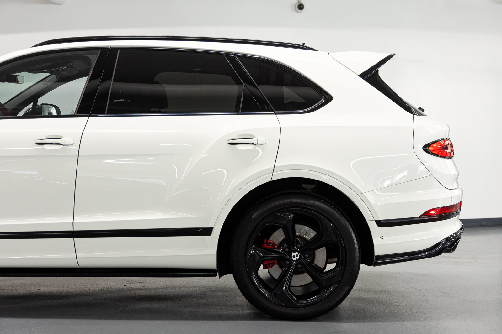 Used 2023 Bentley Bentayga AWD/4WD image 16