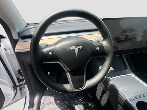 Used 2024 Tesla Model Y Long Range RWD image 11