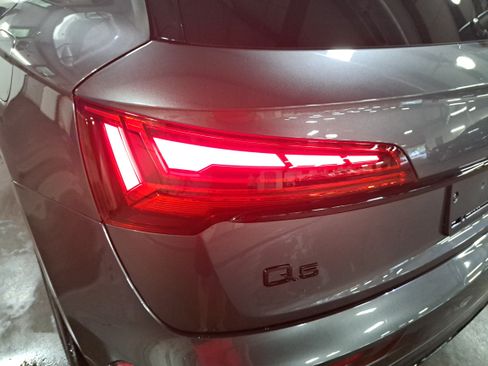 Used 2023 Audi Q5 e Premium Plus AWD/4WD image 35