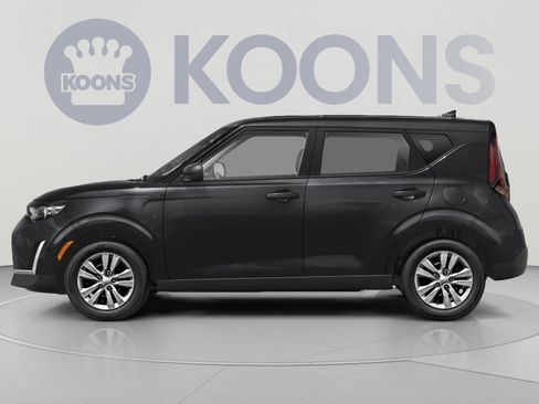 Used 2023 Kia Soul LX w/ Option Group 015 FWD image 4