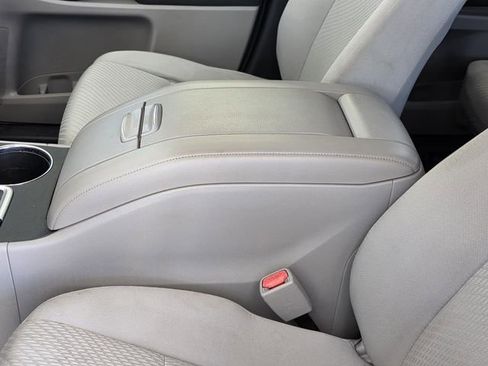 Used 2016 Toyota Highlander LE FWD image 8
