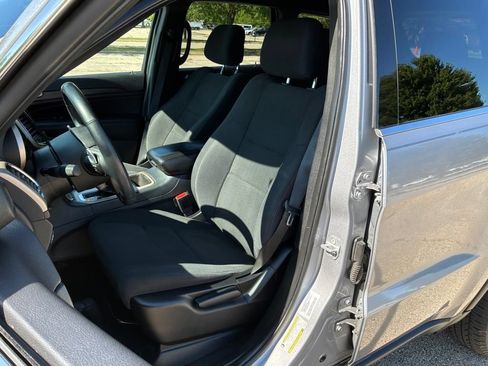 Used 2017 Jeep Grand Cherokee Laredo AWD/4WD image 17