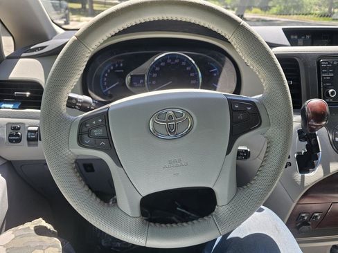Used 2013 Toyota Sienna XLE AWD/4WD image 15