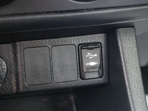 Used 2017 Toyota Corolla L FWD image 57