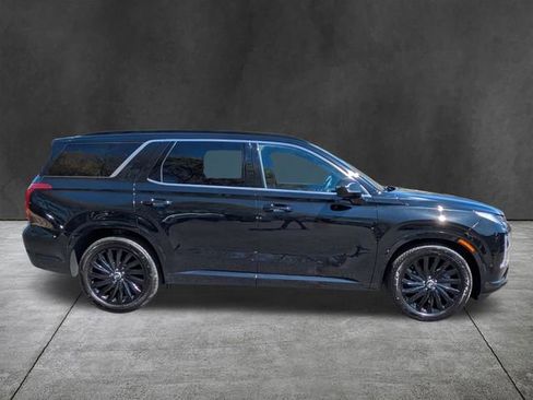 Used 2024 Hyundai Palisade Calligraphy image 3