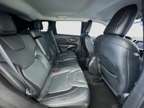 Used 2021 Jeep Cherokee Latitude Lux w/ Comfort/Convenience Group image 18