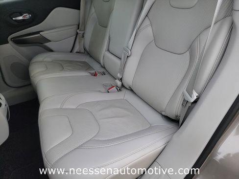 Used 2020 Jeep Cherokee Limited w/ Technology Group FWD image 14