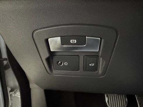 Used 2018 Land Rover Range Rover Velar R-Dynamic SE image 10