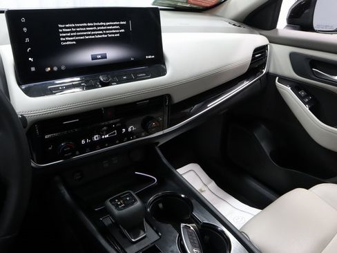 Certified 2024 Nissan Rogue SL w/ SL Premium Package image 32