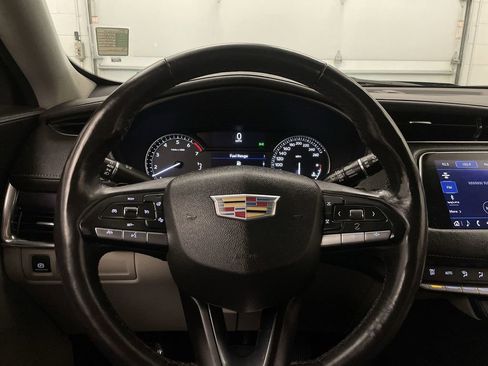 Used 2023 Cadillac XT4 Luxury AWD/4WD image 5