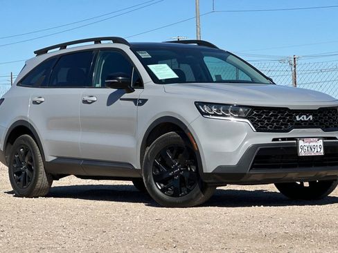 Used 2023 Kia Sorento S w/ Panoramic Sunroof Package image 2